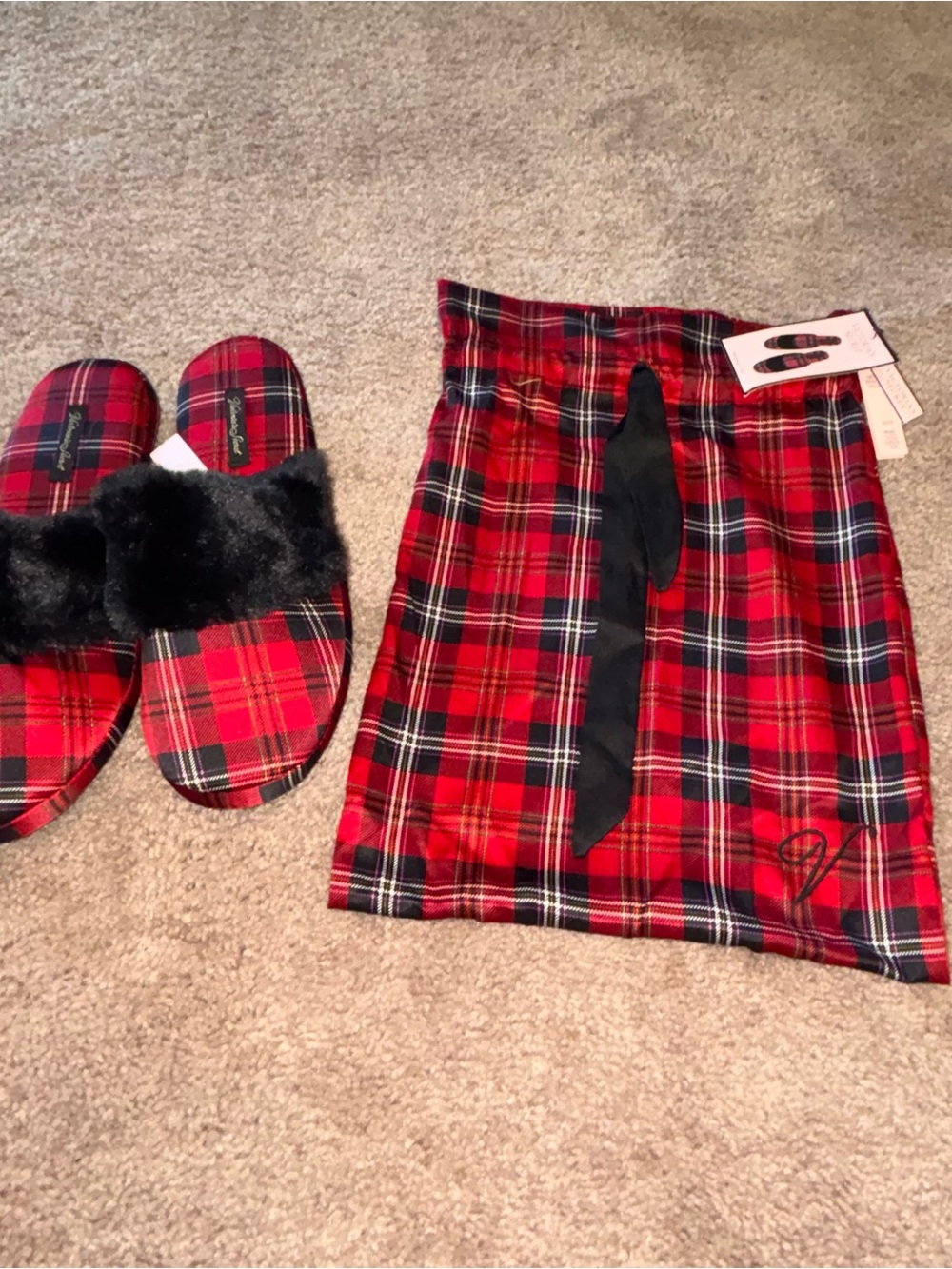 Victorias Secret medium Red Tartan Fuzzy Slippers new
